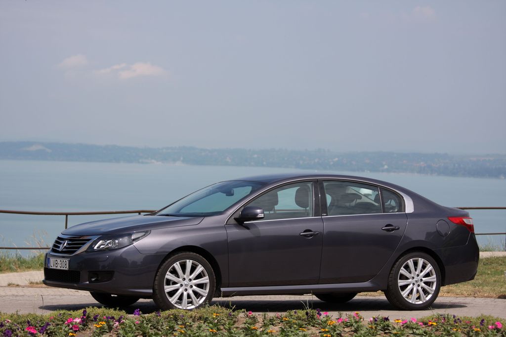 RENAULT LATITUDE