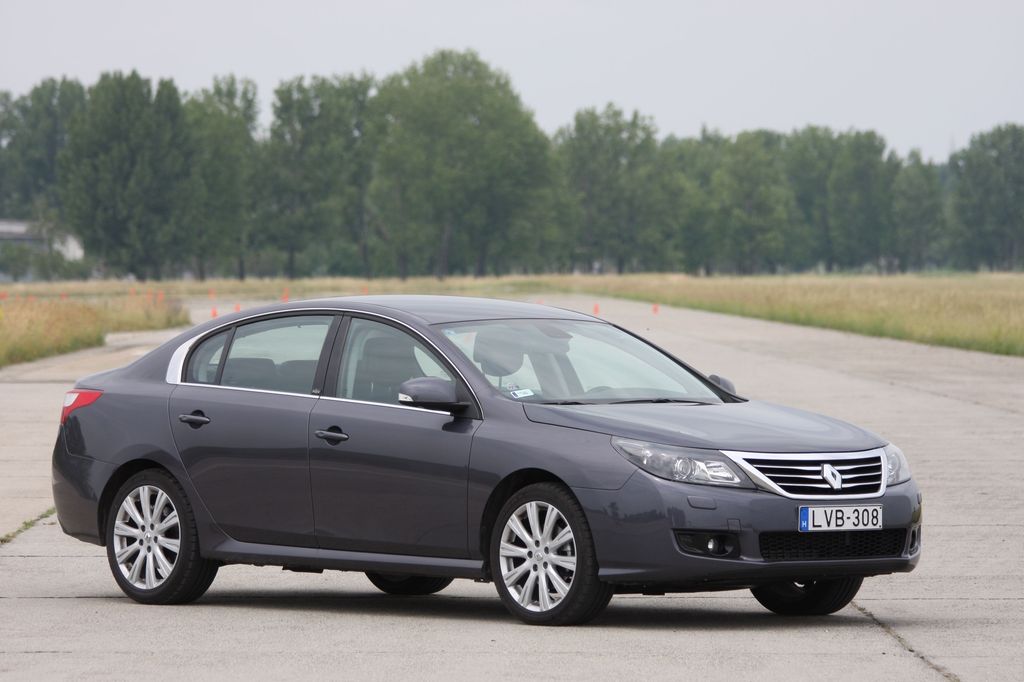RENAULT LATITUDE