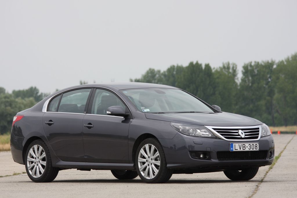 RENAULT LATITUDE