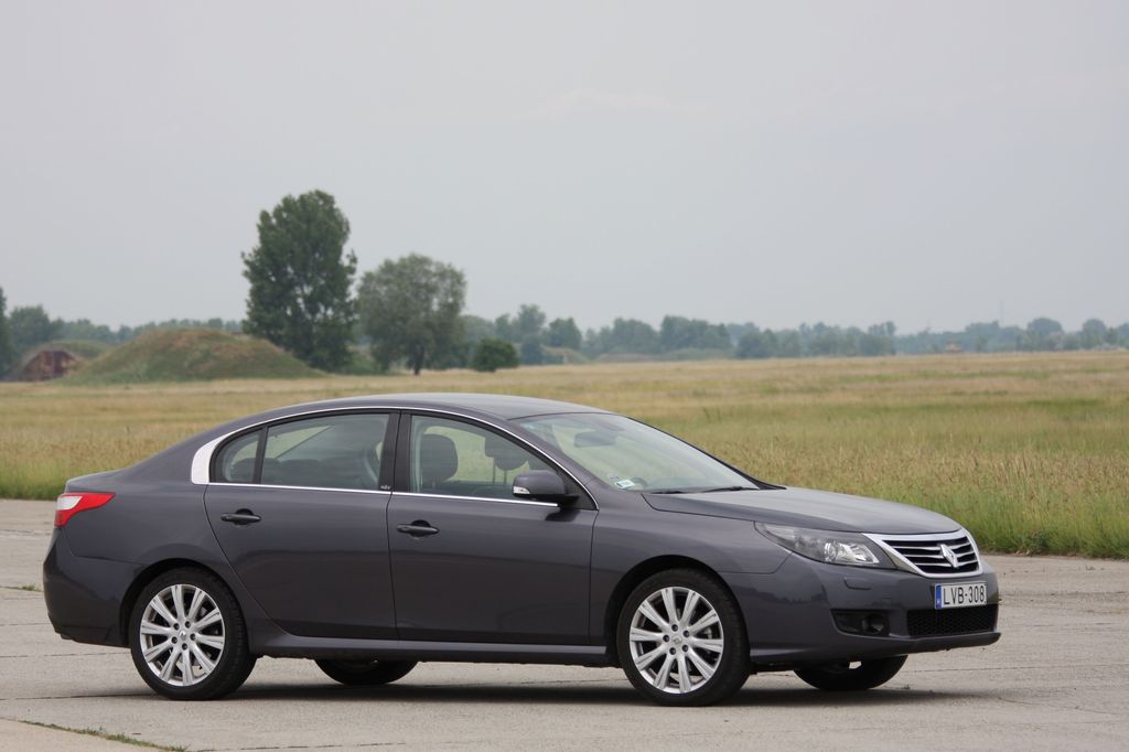 RENAULT LATITUDE