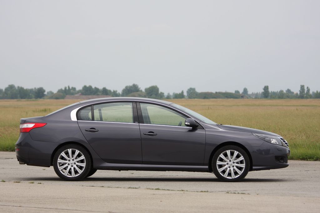 RENAULT LATITUDE