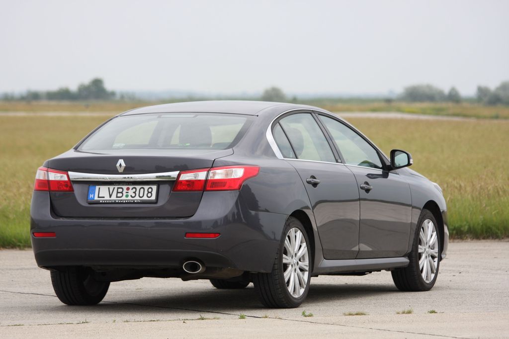 RENAULT LATITUDE