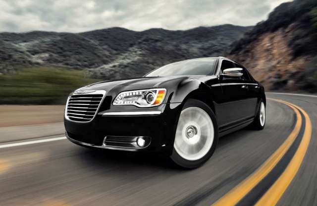 A Lexus babérjaira tör a Chrysler