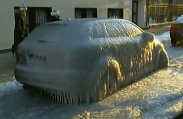 Jégbe fagyott Audi A3 New Yorkban - videóval