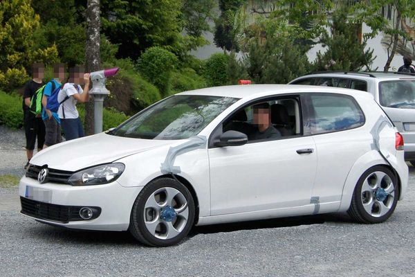 VOLKSWAGEN GOLF VI