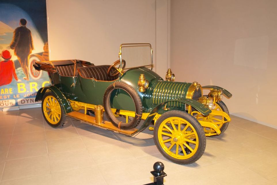 BUGATTI