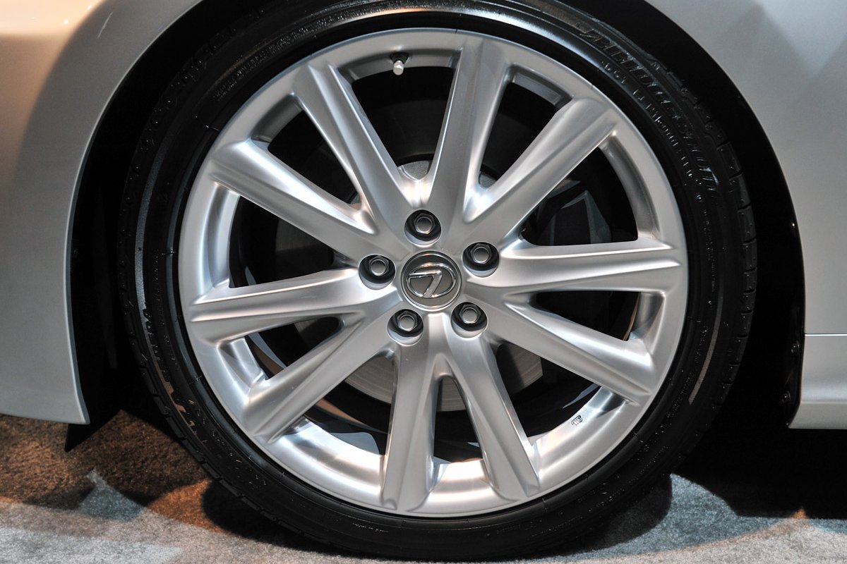 LEXUS IS