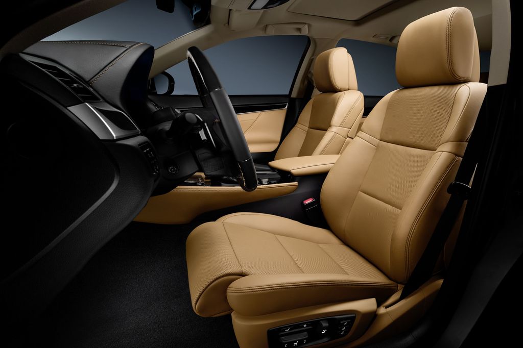LEXUS IS