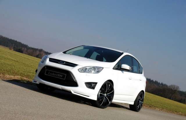 Gatyába rázták a Ford C-Maxot
