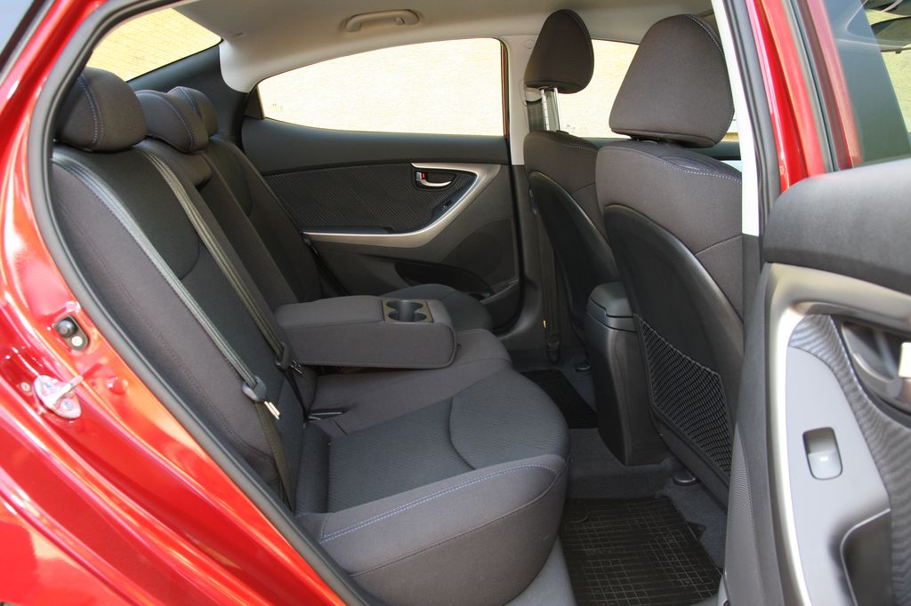 HYUNDAI ELANTRA