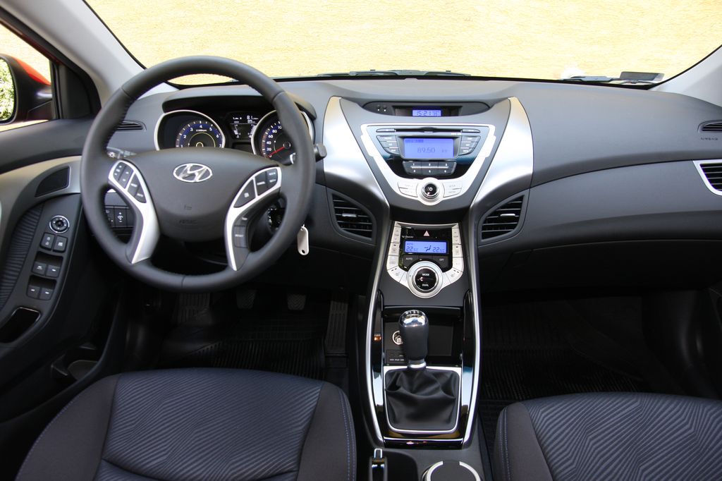 HYUNDAI ELANTRA
