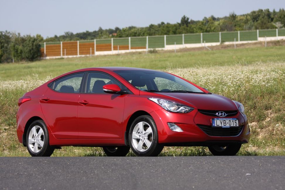HYUNDAI ELANTRA