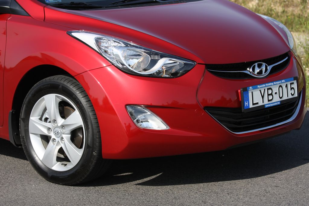 HYUNDAI ELANTRA