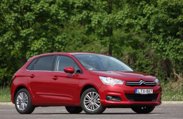Ringatásból hibátlan - új Citroën C4 teszt