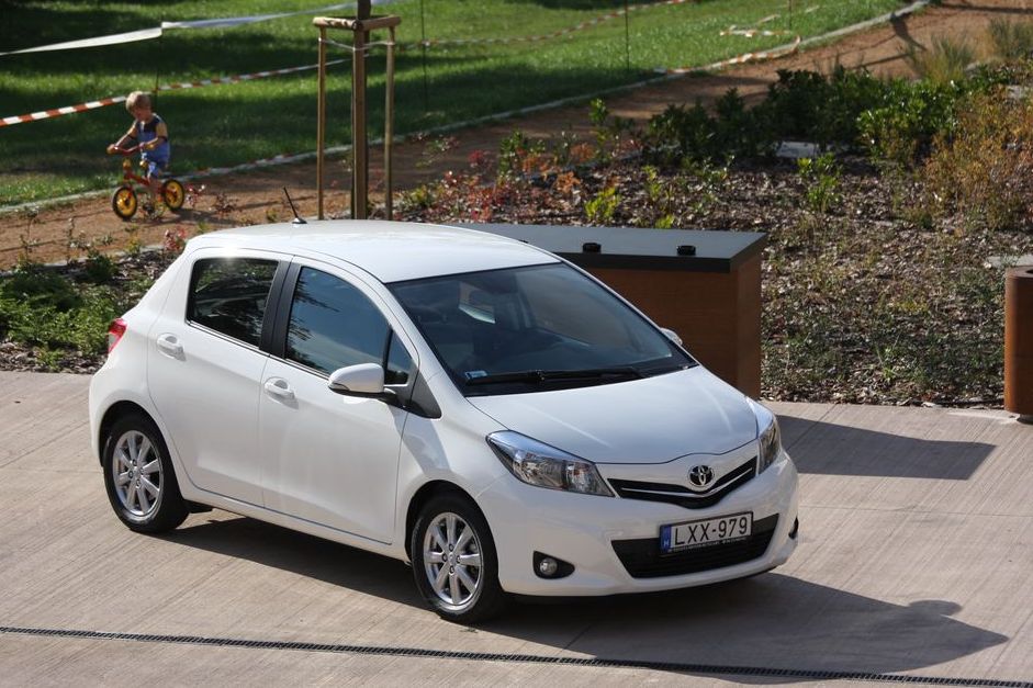 TOYOTA YARIS