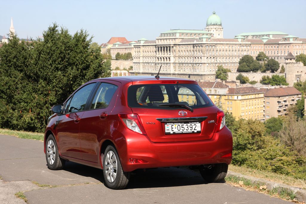 TOYOTA YARIS