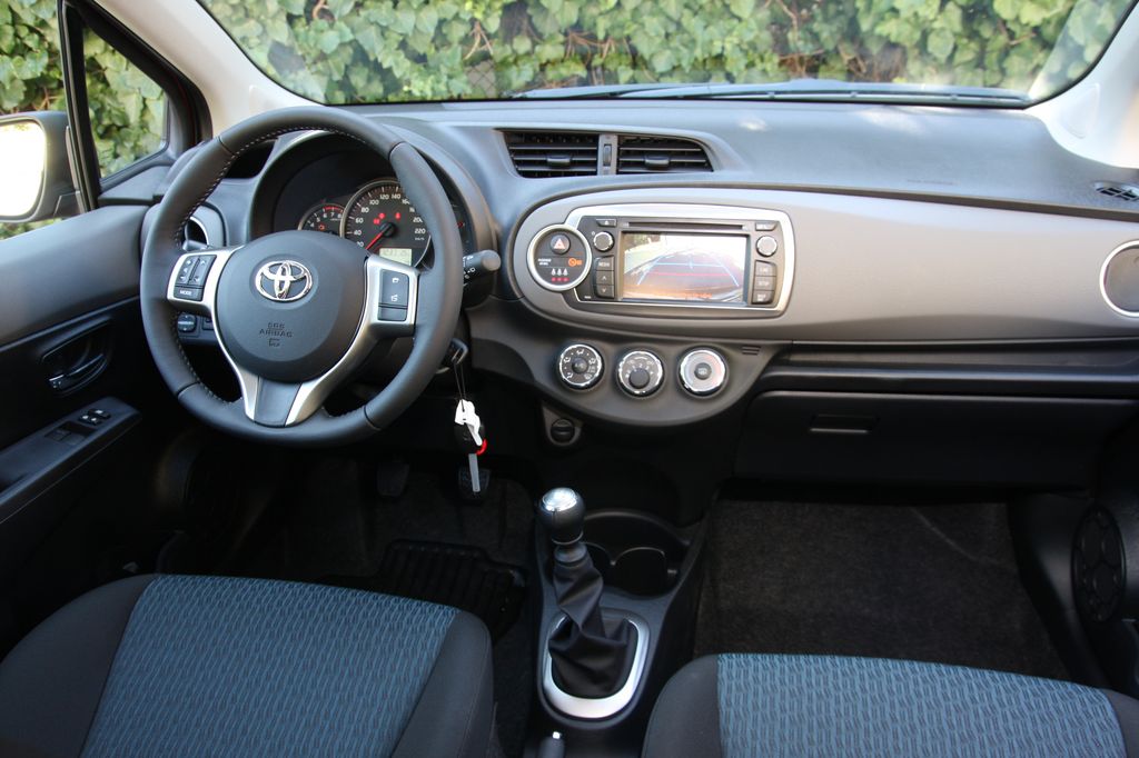 TOYOTA YARIS