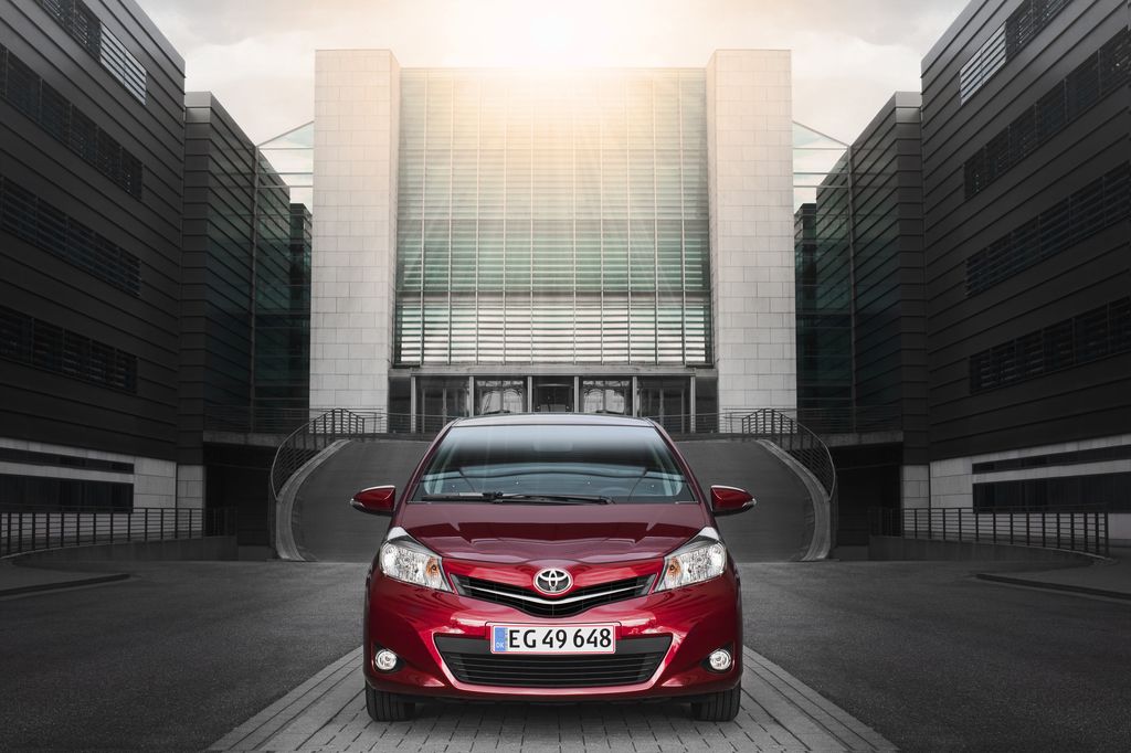 TOYOTA YARIS