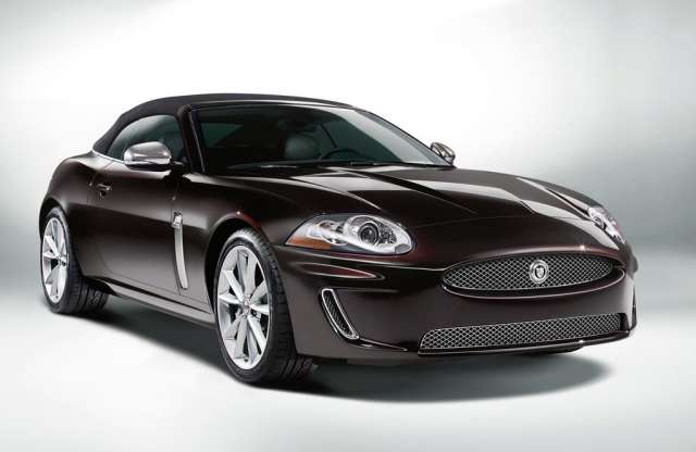 Jaguar XK mellé ajándék E-Type