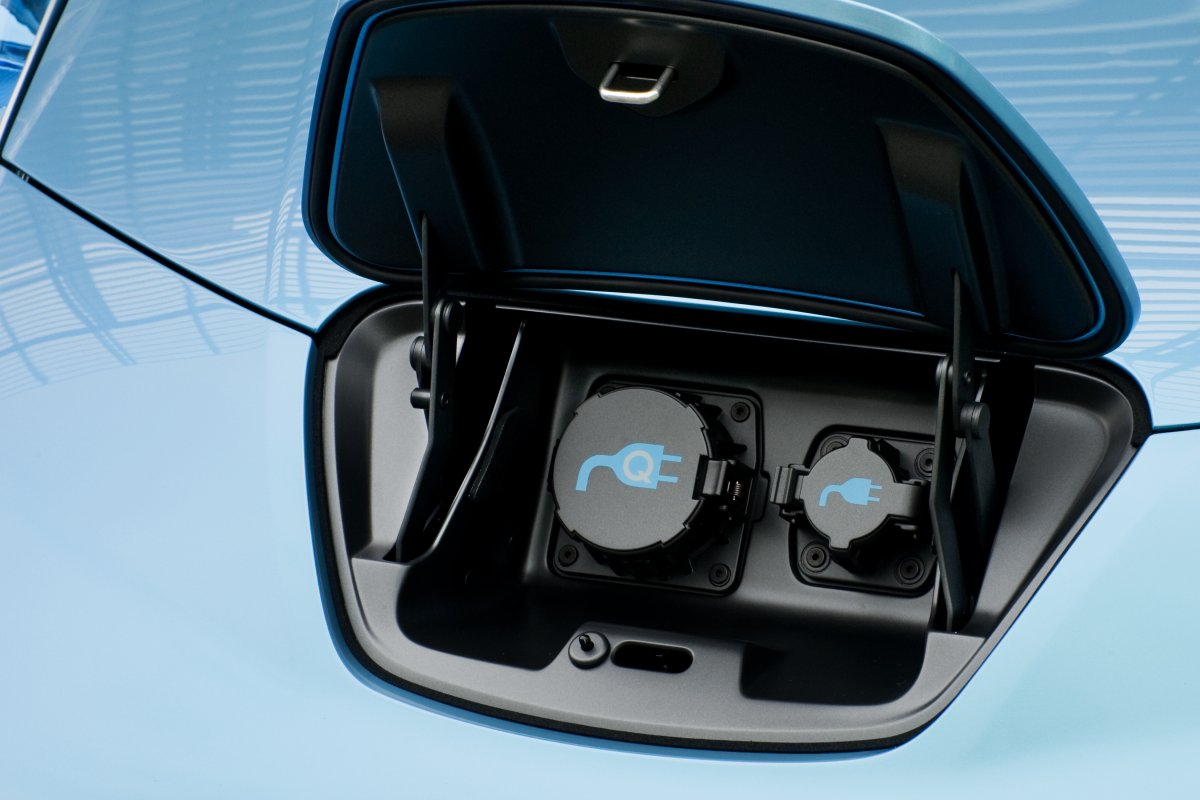 NISSAN LEAF