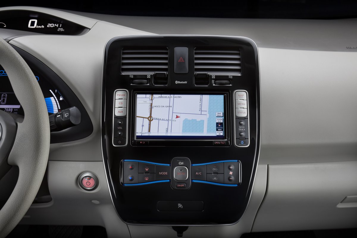 NISSAN LEAF
