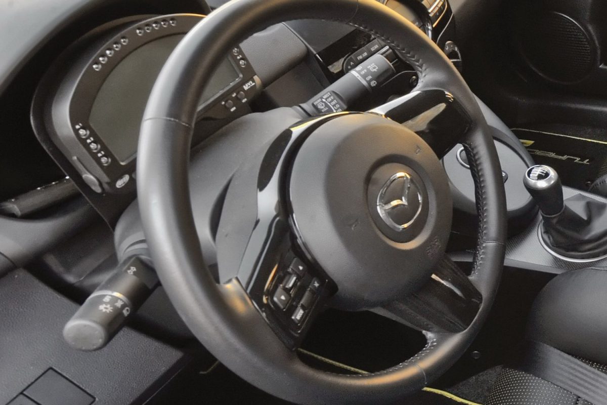 MAZDA 2