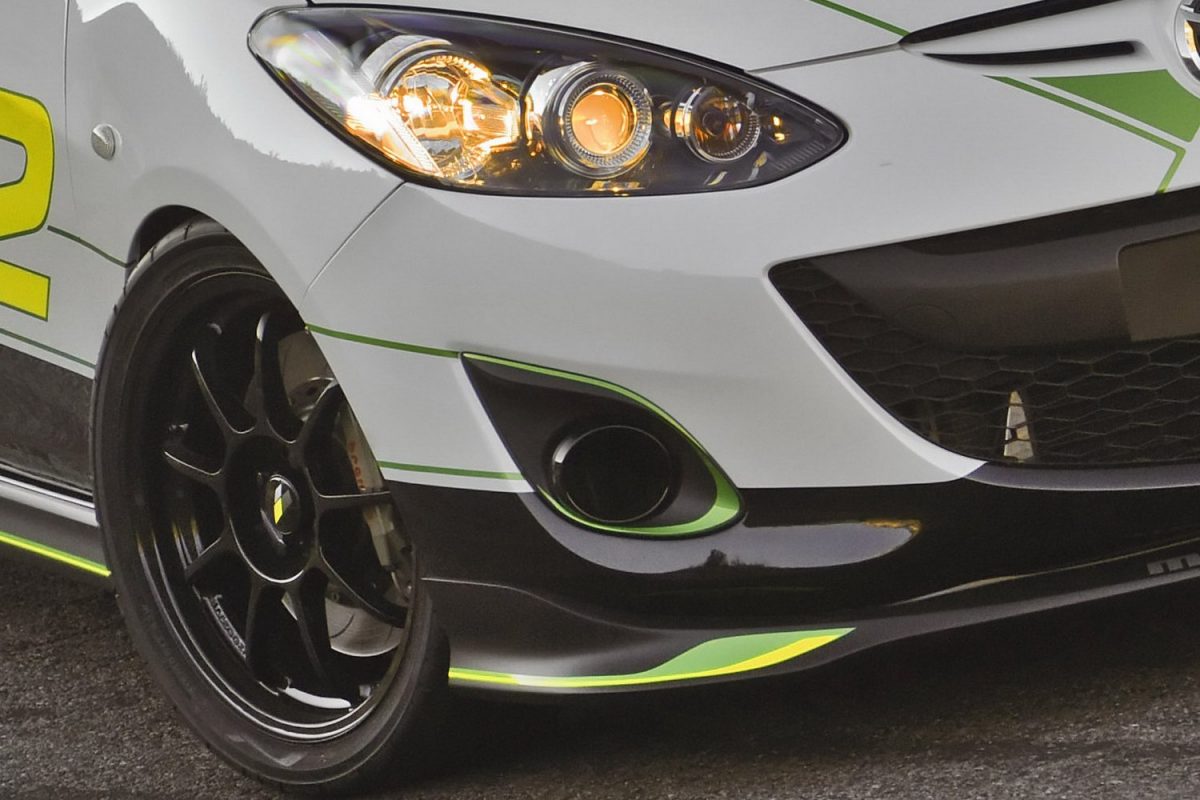 MAZDA 2