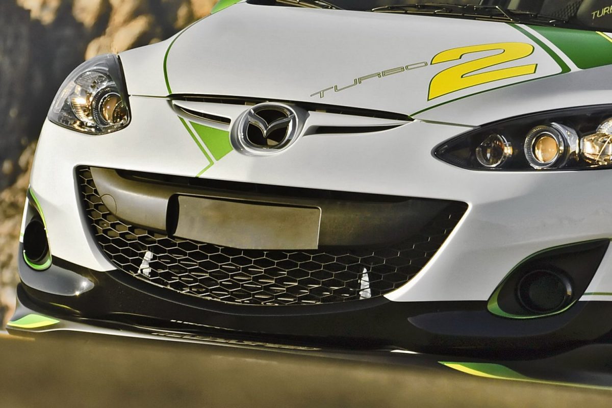 MAZDA 2