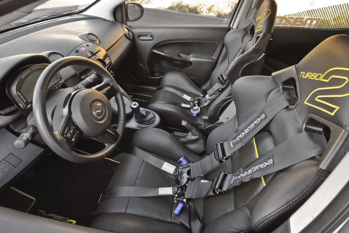 MAZDA 2