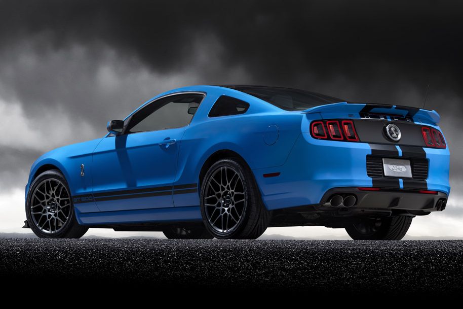 FORD MUSTANG