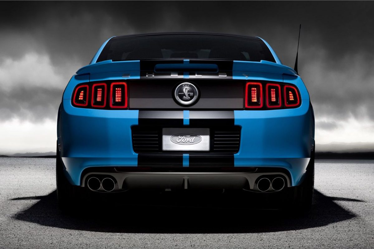 FORD MUSTANG