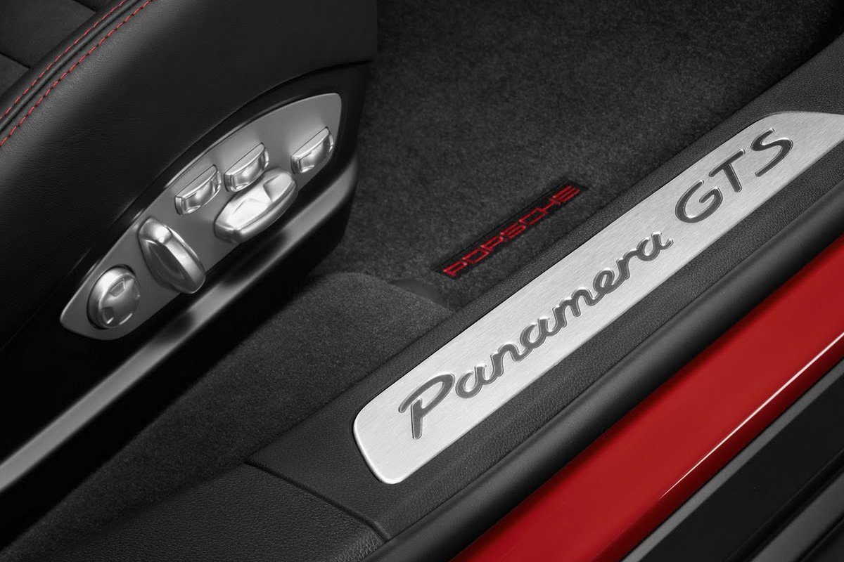 PORSCHE PANAMERA