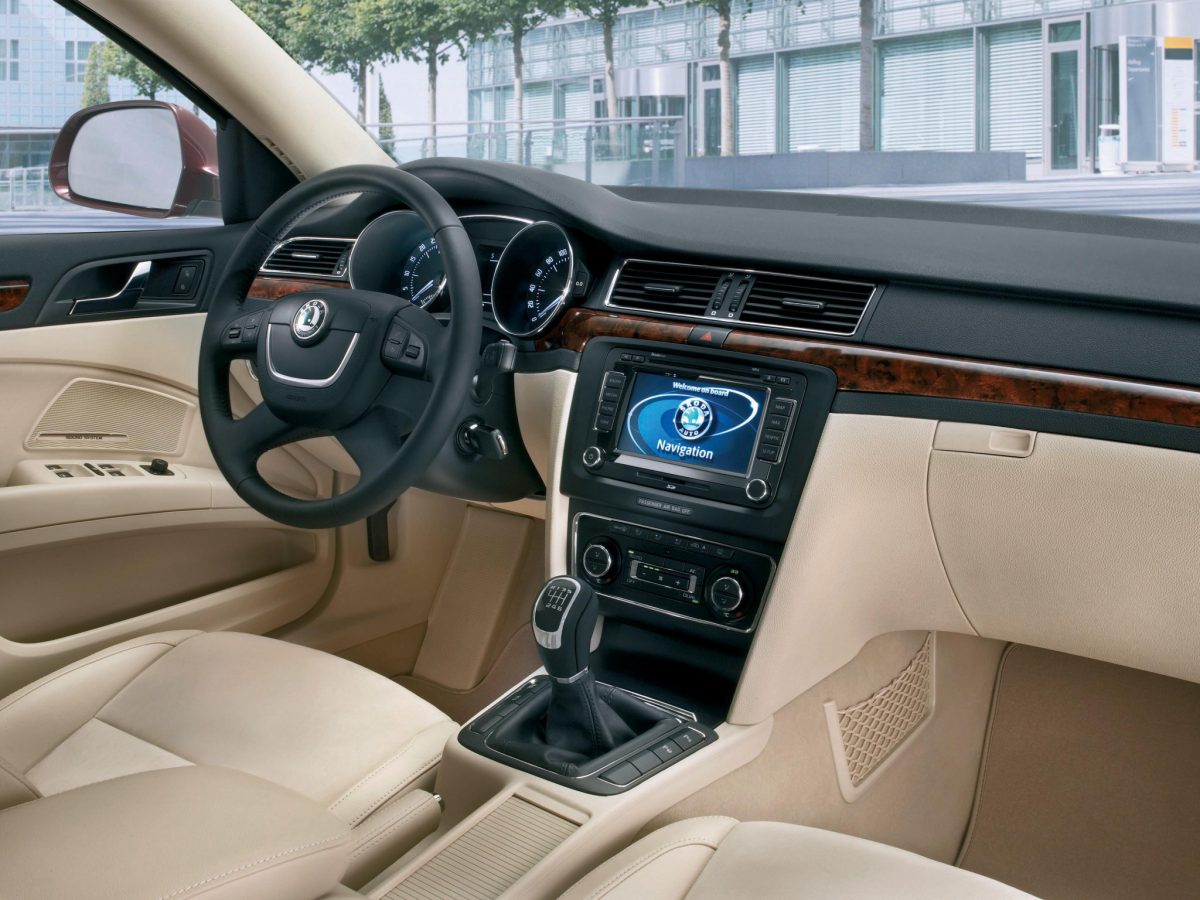 SKODA SUPERB