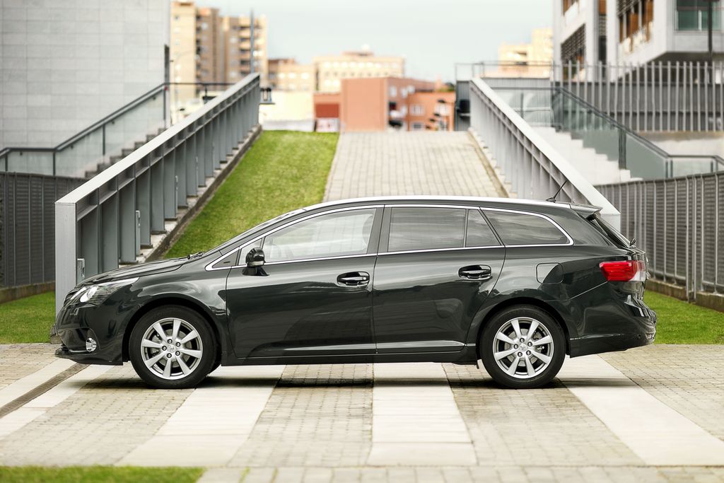 TOYOTA AVENSIS