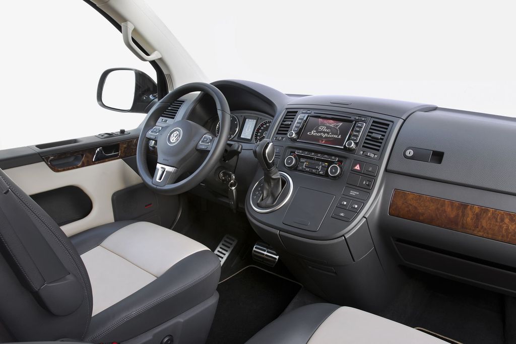 VOLKSWAGEN MULTIVAN