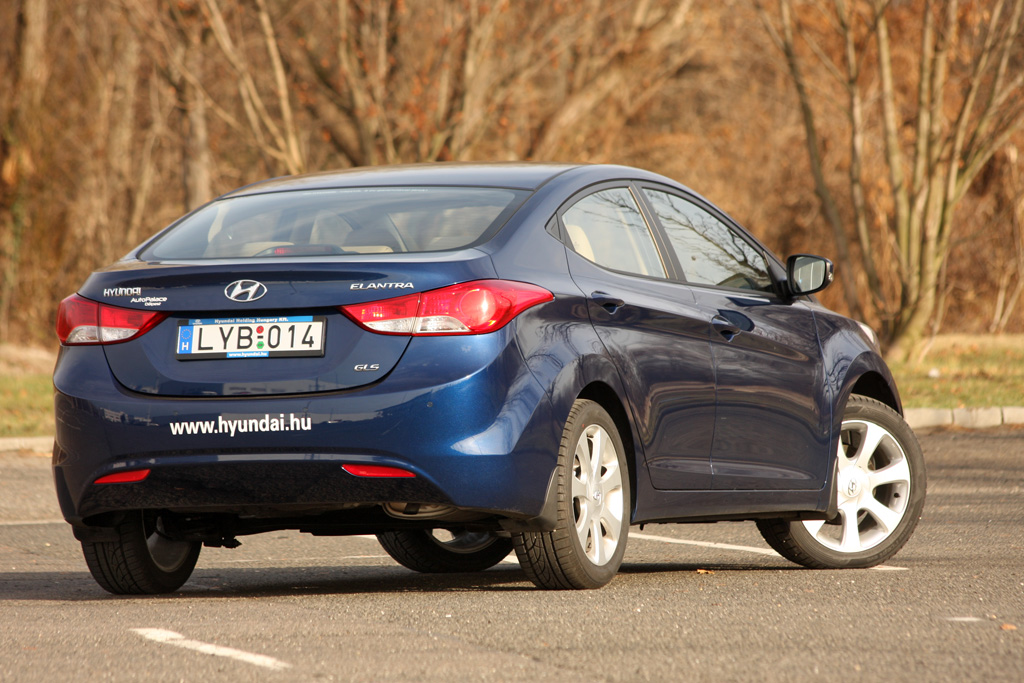 HYUNDAI ELANTRA