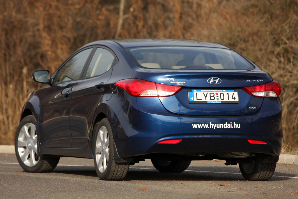 HYUNDAI ELANTRA