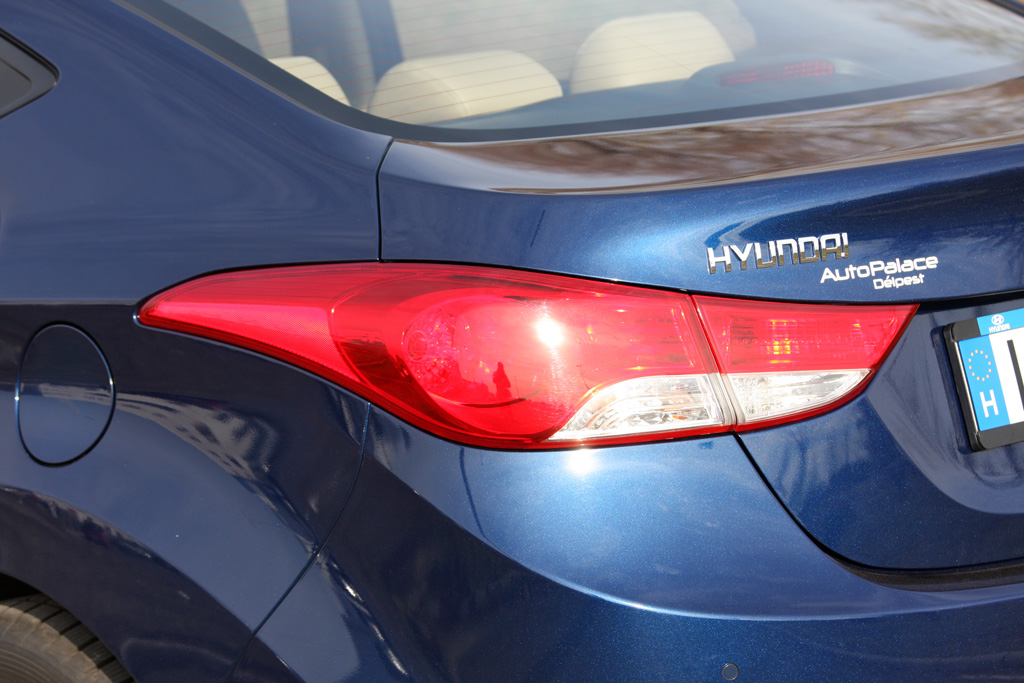 HYUNDAI ELANTRA