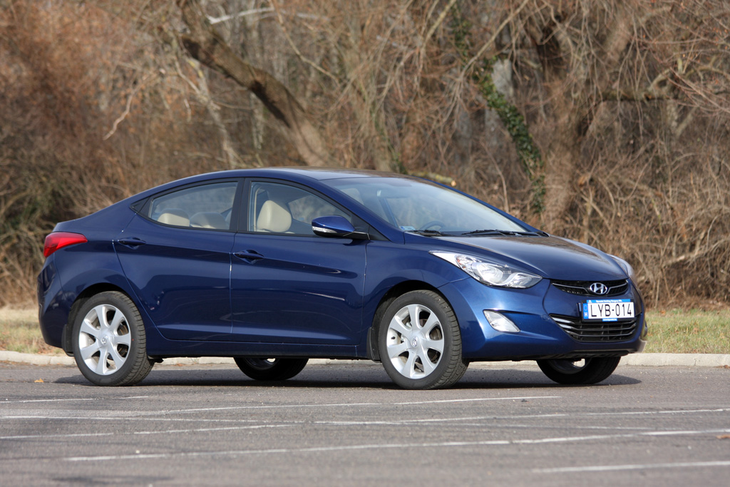 HYUNDAI ELANTRA