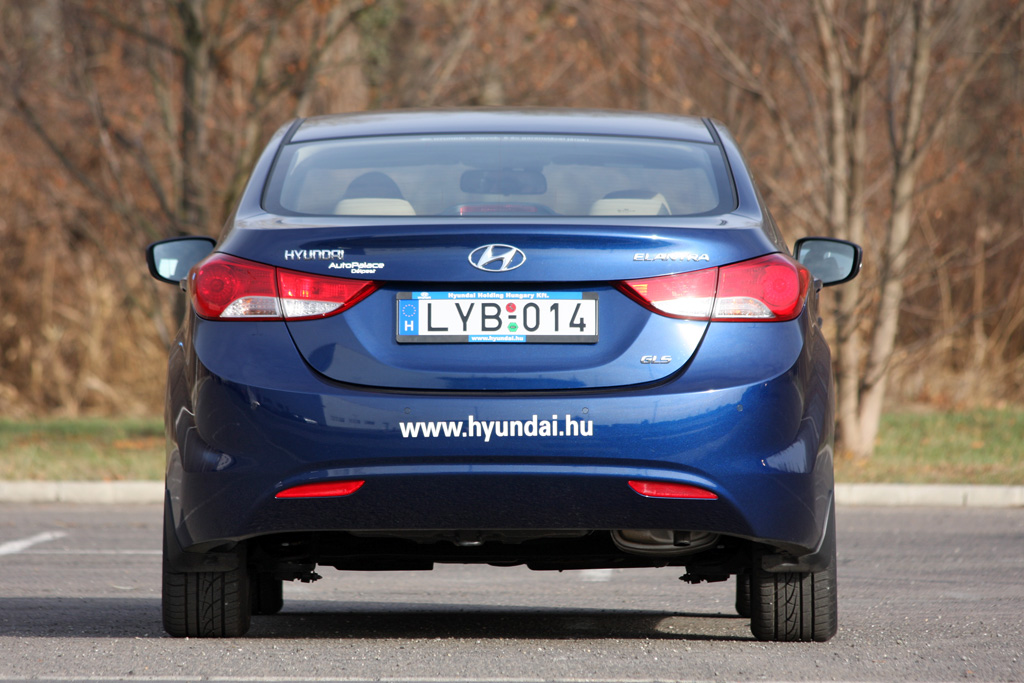 HYUNDAI ELANTRA