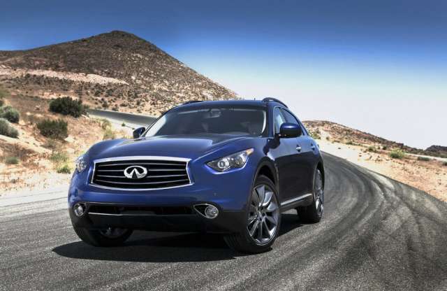 Átszabták az Infiniti FX orrát