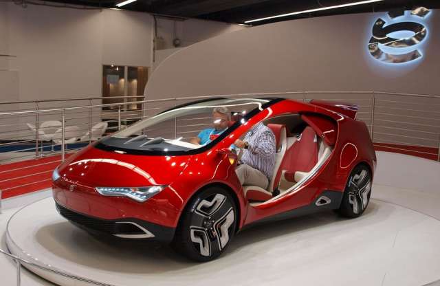 Frankfurt 2011: hibrid Szentpétervárról, Yo-Auto