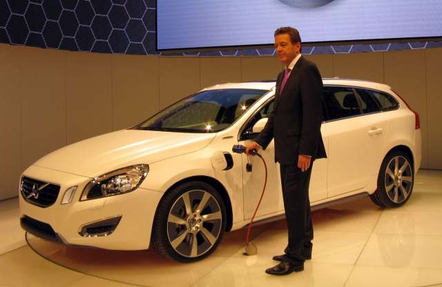 Nem vár tovább a Volvo, jön a konnektorból tölthető V60