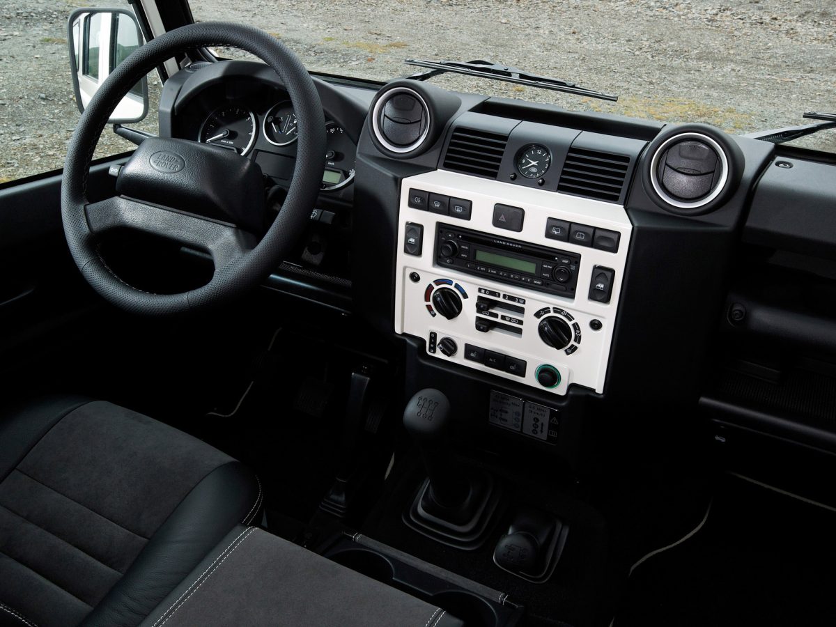 LAND ROVER DEFENDER