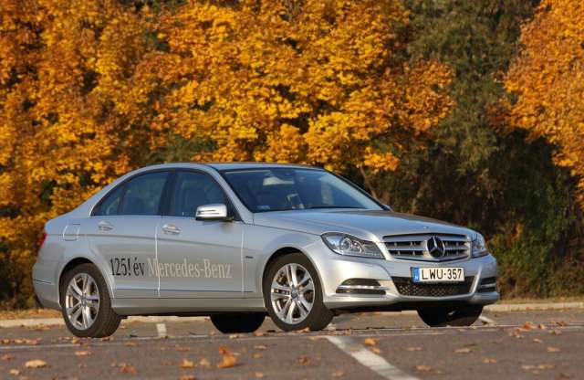 Így spórolnak a gazdagok: Mercedes C 220 CDI teszt