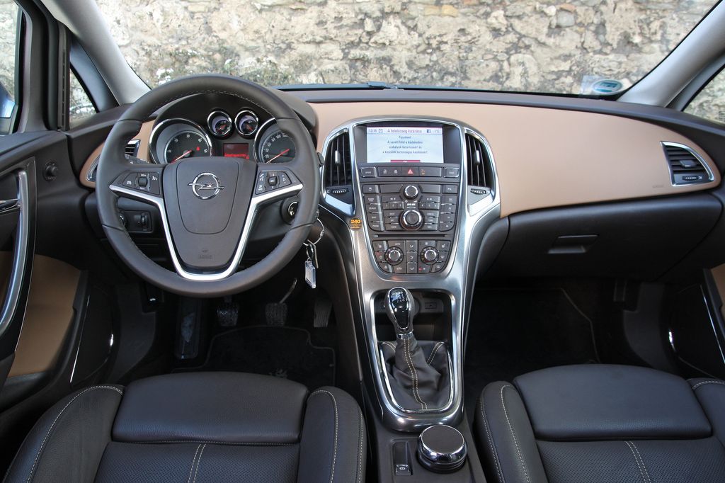 OPEL INSIGNIA