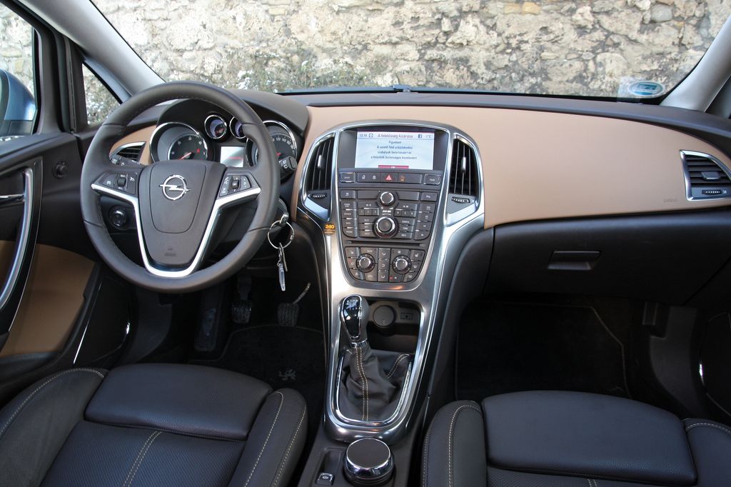 OPEL INSIGNIA