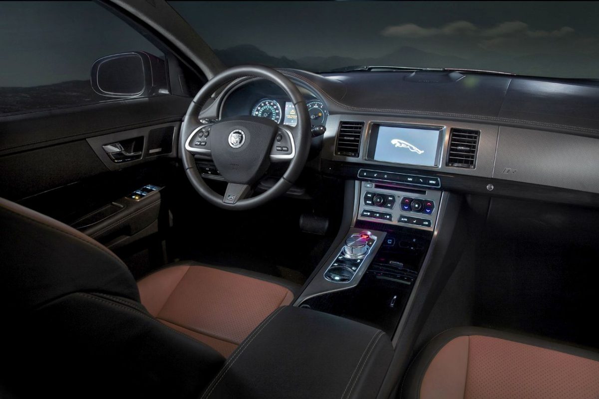 JAGUAR XF