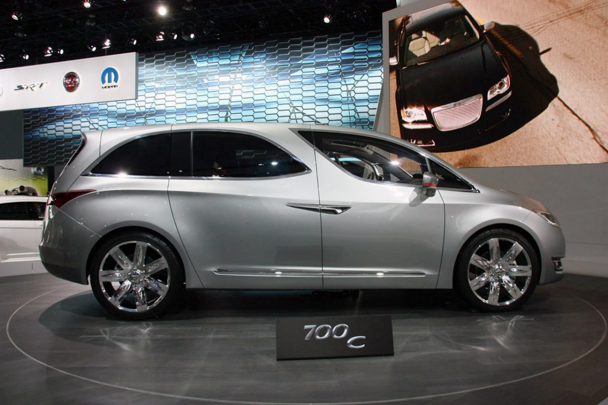CHRYSLER TOWN & COUNTRY
