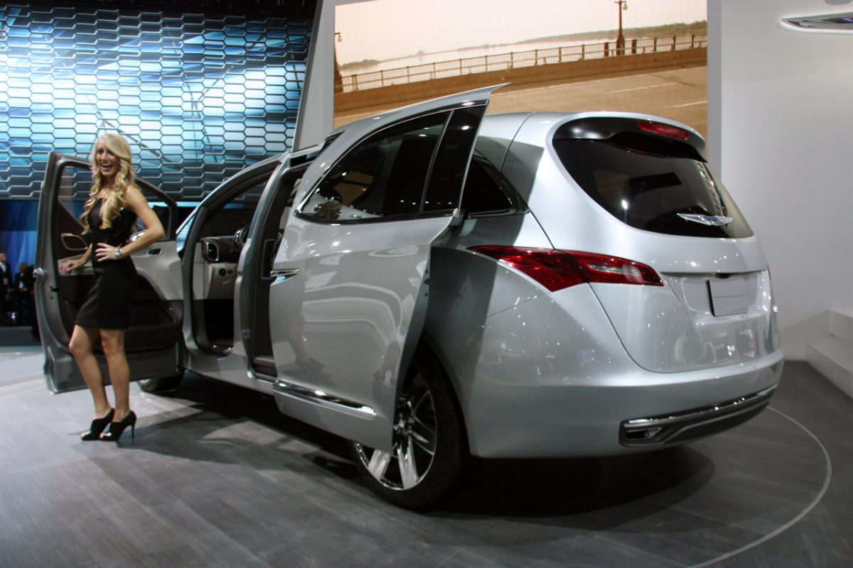 CHRYSLER TOWN & COUNTRY